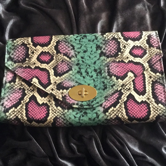 Leopard printed clutch - Picture 2 of 7